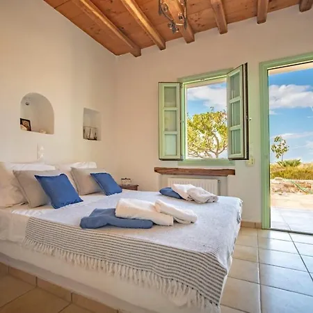 To Armiro Boutique Maragkas