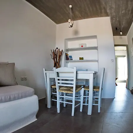 Semesterbostad To Armiro Boutique