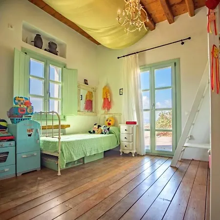 Semesterbostad To Armiro Boutique Maragkas